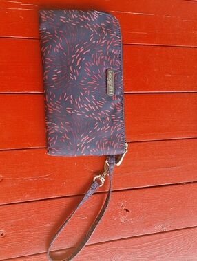 Baggallini Navy Wristlet Wallet with Red Dash Print